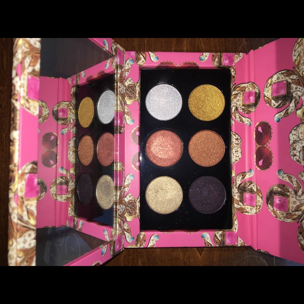 Pat McGrath Eyeshadow Palette :)